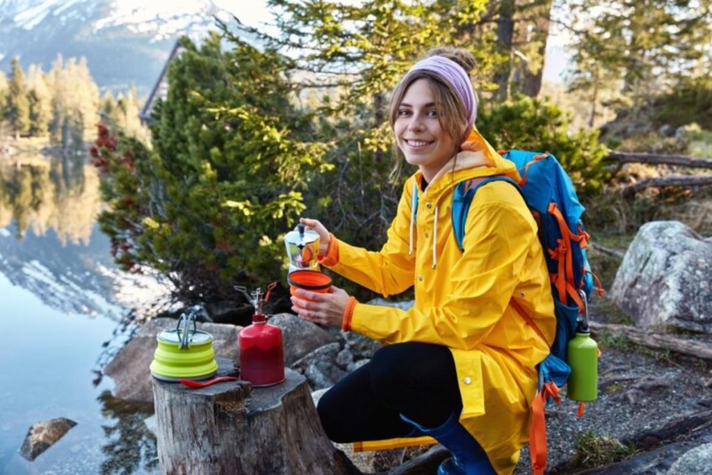 Enjoy easy outdoor meals with IntrepidFood.eu—perfectly designed for your next adventure in nature!